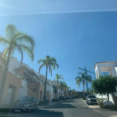De Lujo En *